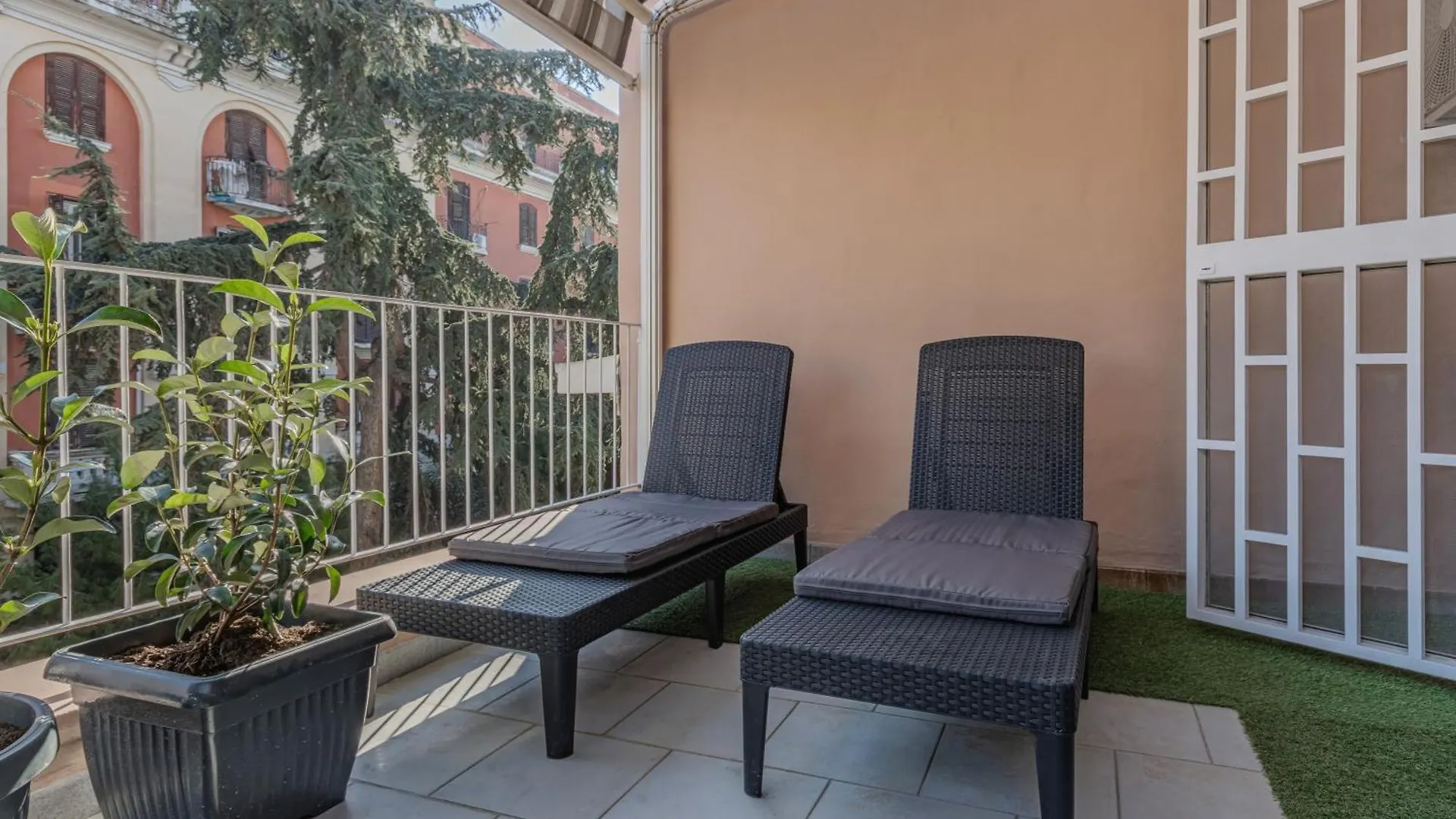 Eritrean Terrace Daire Bari